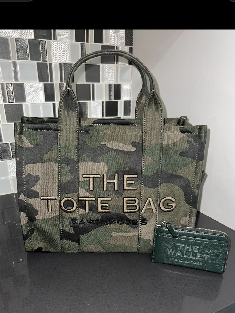 Marc Jacobs The Tote Bag in Green Camo with card case